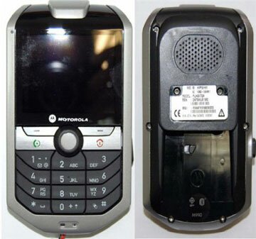 Motorola M990 Smart Rider – авто-мобильный телефон с GPS.