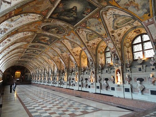 Antiquarium_Munchner_Residenz.jpg