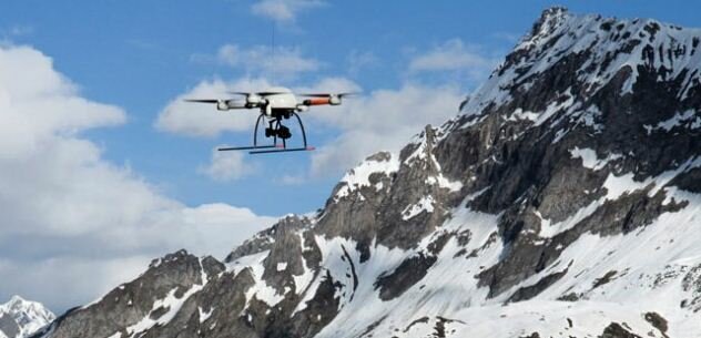 Microdrone_Navigates_u-blox_GPS.JPG